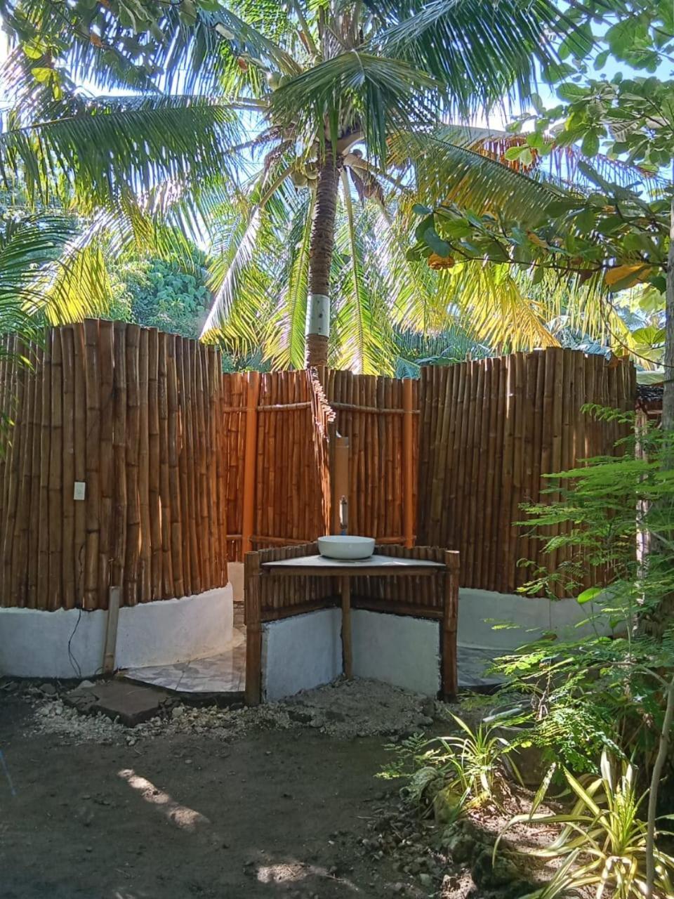 Georgia'S Neverland Hostel Logon Exterior photo