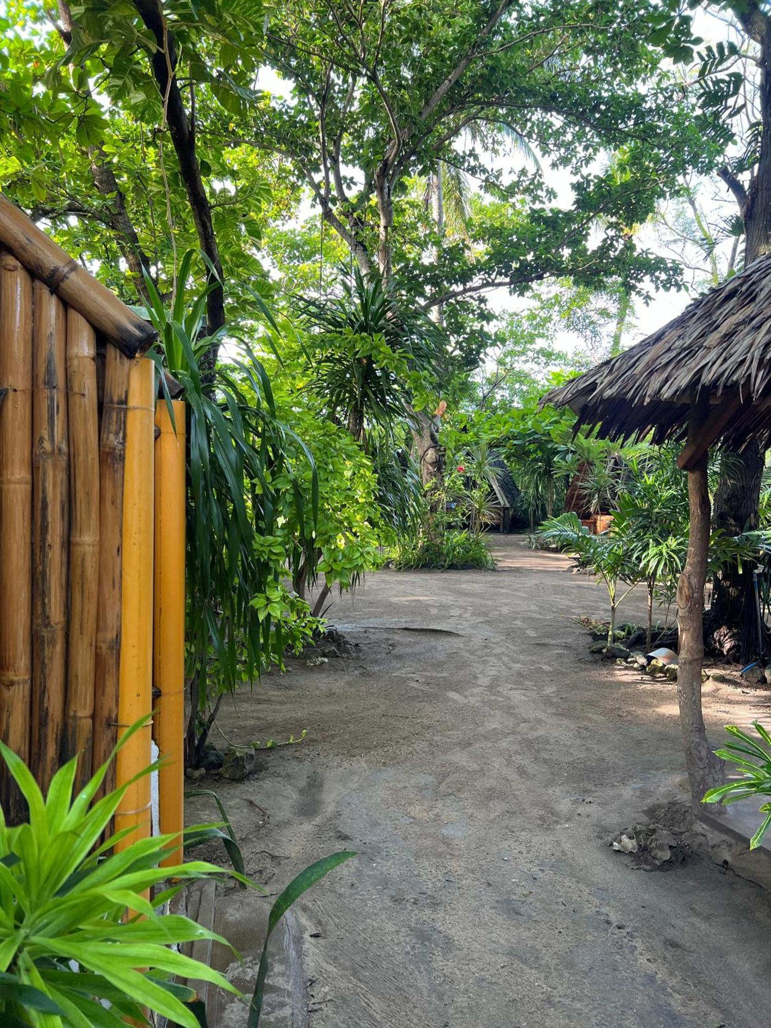 Georgia'S Neverland Hostel Logon Exterior photo